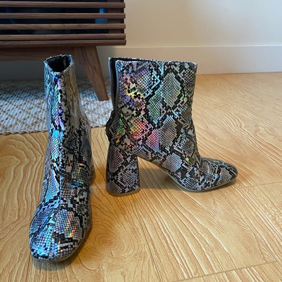Metallic Boots - Picture 3 of 3